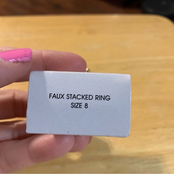 Avon faux stacked ring size 8 NIB red/purple/pink gem stones - Picture 2 of 5